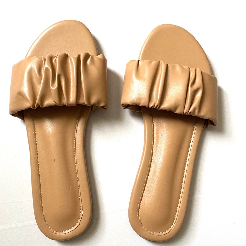 Women’s slides size 7-8US or 9-10US camel color